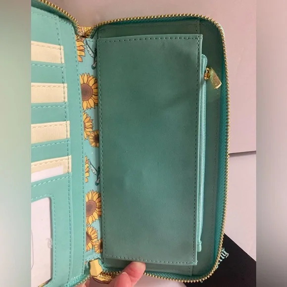 Loungefly Pocahontas Disney Princess Sunflower Women's Zip Around Wallet NWT - Picture 13 of 14